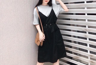 Set đầm yếm đen phối áo thun xám trơn