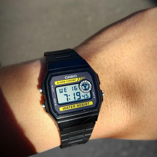 Đồng hồ điện tử nam nữ Vintage huyền thoại chống nước bền bĩ | BigBuy360 - bigbuy360.vn