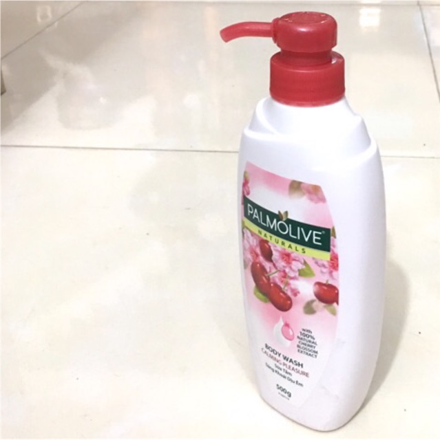 Sữa tắm Palmolive chiết xuất hoa anh đào và sữa 500g