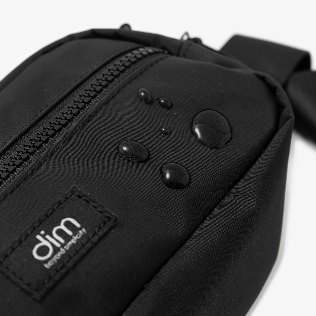 Túi đeo chéo DIM Casual Bumbag - Chất liệu chống thấm nước