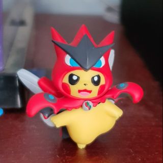 Pikachu cosplay Mega Scizor