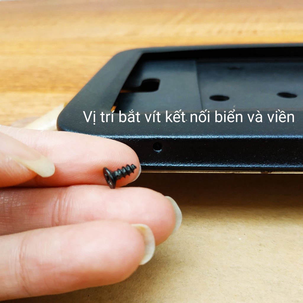 Khung biển số dài mới cho ô tô viền thép đen theo phong cách châu âu