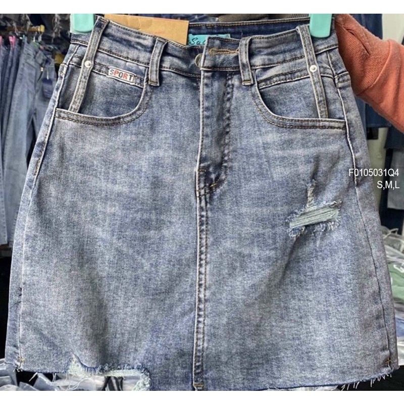 Quần váy jeans nhạt rách