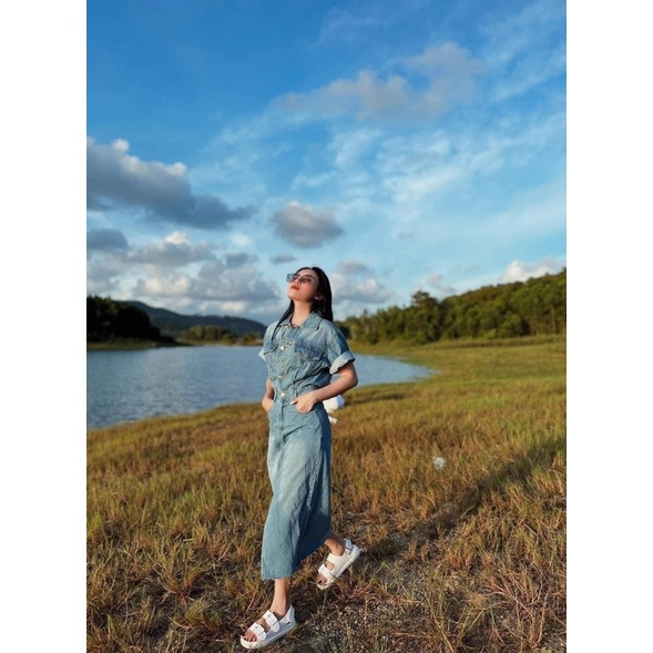 VÁY DENIM CỔ BẺ DÁNG DÀI