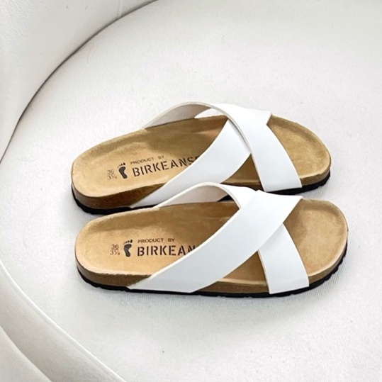 - DÉP QUAI X DA PU MÀU TRẮNG UNISEX