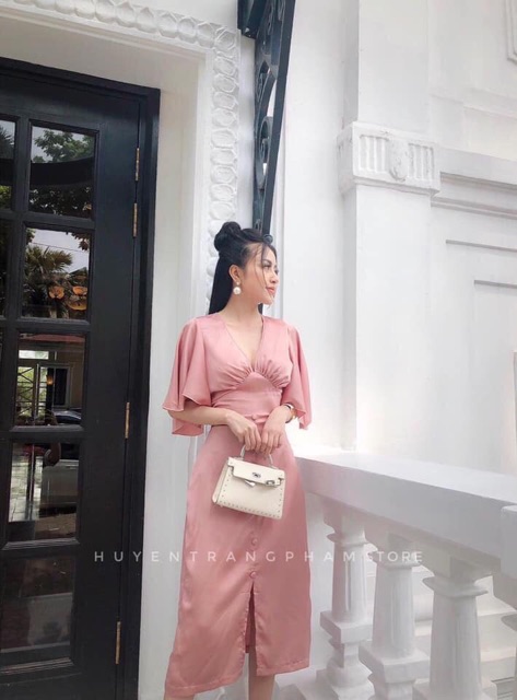 Váy lụa cổ tim