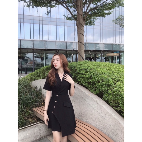 Đầm vest vạt nút gỗ