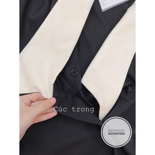 Đầm đen phối be cổ dáng dài kèm belt