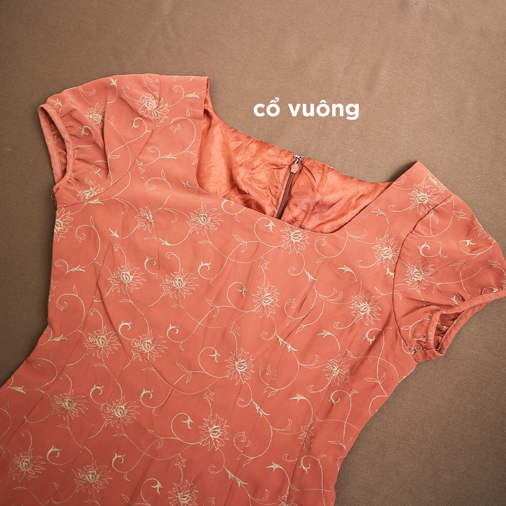 Đầm hoa thêu cổ vuông màu cam gạch