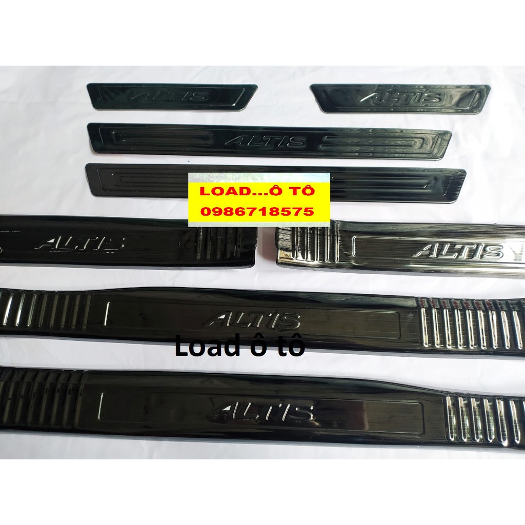 Ốp Bậc Cửa, Nẹp Bước Chân Trong, Ngoài Xe Toyota Altis 2023-2018  Mẫu Vân Titan Xước Cao Cấp