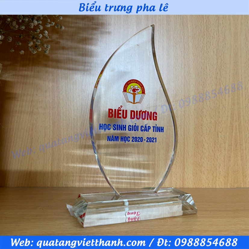 BIỂU TRƯNG PHA LÊ LÁ
