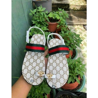 sandal xỏ ngón