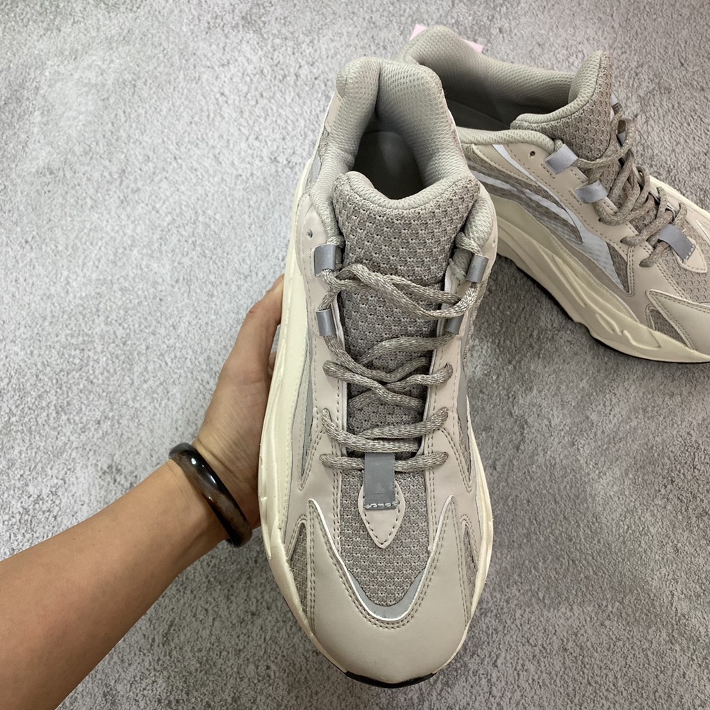 Giày Sneaker YZ 700 Trắng Phản Quang Size Nam Nữ Tặng Kèm Tất trắng