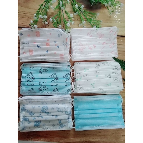 hộp 50 khẩu trang in hình ngộ nghĩnh cho bé trai, bé gái