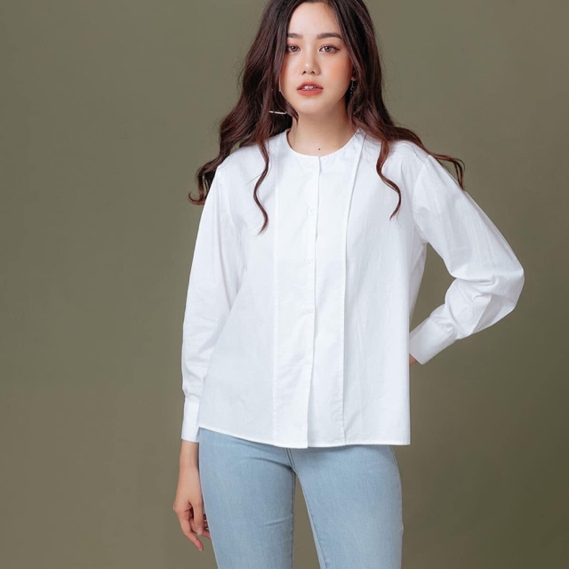 Áo sơ mi trắng Size S nhưng do áo này form to, dưới 57kg mang vừa. Áo dễ mặc, dễ kết hợp đồ. Pass giá iu thương❤️❤️❤️❤️