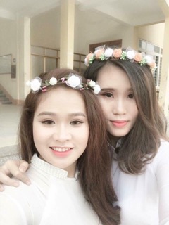 Vòng hoa đội đầu