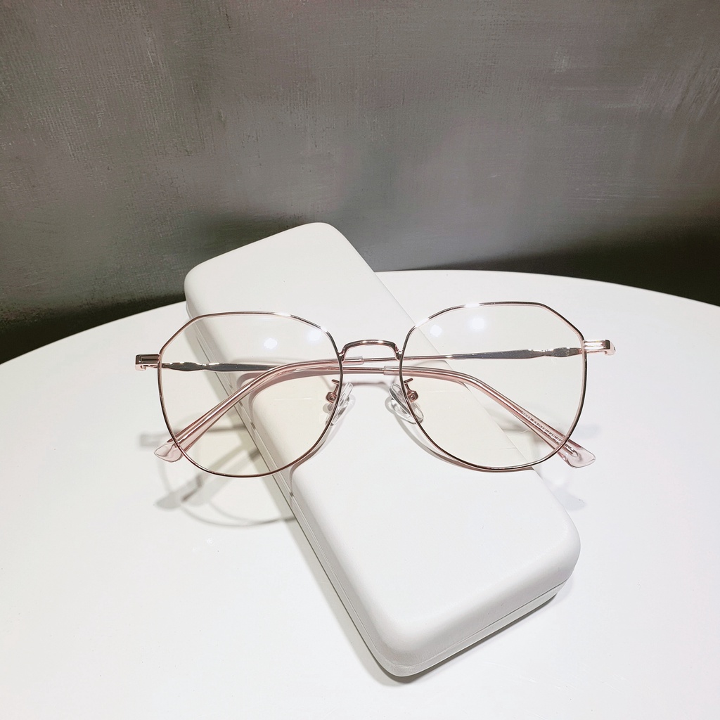 Gọng kính cận nữ Qiwa Eyewear 2988 thiết kế mắt tròn dáng mảnh phù hợp với nhiều khuôn mặt