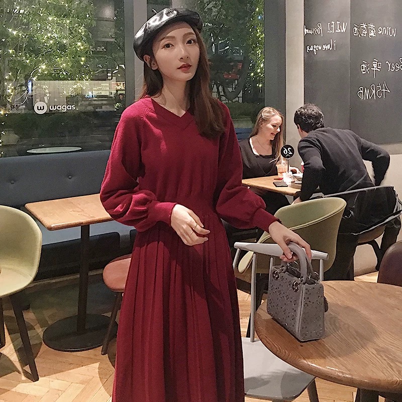 Long sleeve dress women's knitting dress new style in autumn and winter, waist style is slim, with over knee warm sweater and long skirt