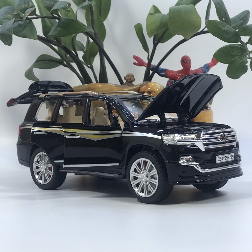 Mô hình xe ô tô Toyota Land Cruiser V8 tỷ lệ 1:24 bằng kim loại - chiếc xe của chủ tịch