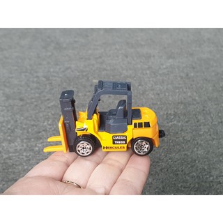 Xe Mô Hình Đồng Giá 25k - Mã TH736-06 . Xe Nâng Hàng Màu Vàng Size Mini - Có Chạy Trớn