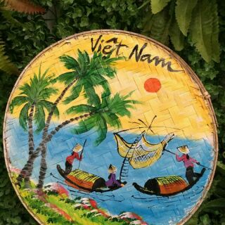 Mẹt tre vẽ cảnh sông nước