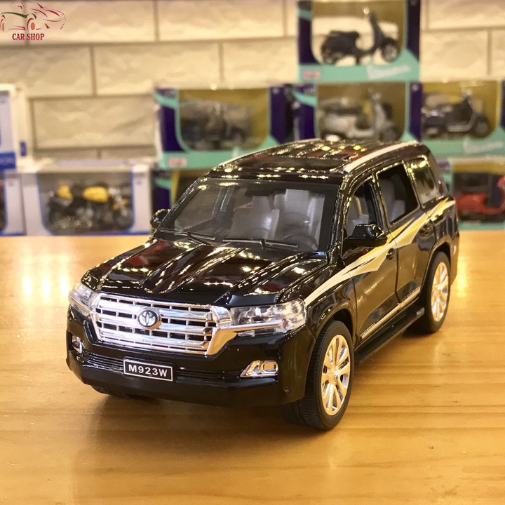 Xe mô hình hợp kim Toyota Landcruiser V8 tỉ lệ 1:24 hãng XLG màu đen