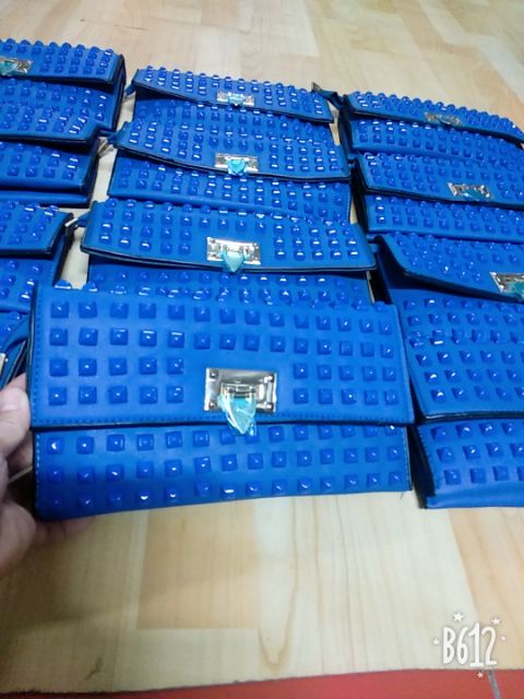 Ví Dài Nạm Đinh Cá Tính (Có quai đeo) | BigBuy360 - bigbuy360.vn