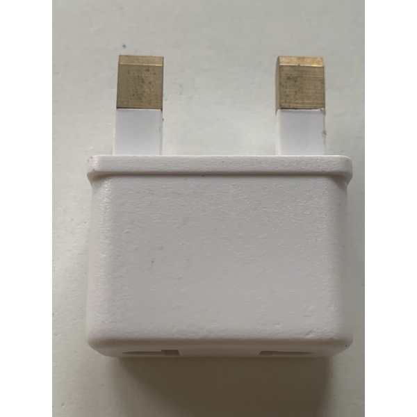 Phích chuyển 2 chân Anh  ra ổ đa năng 2 lỗ