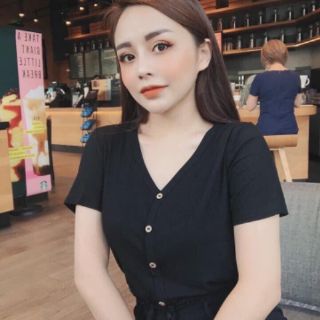 Áo len tăm đính khuy giả