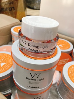 Kem dưỡng trắng V7 Hàn Quốc