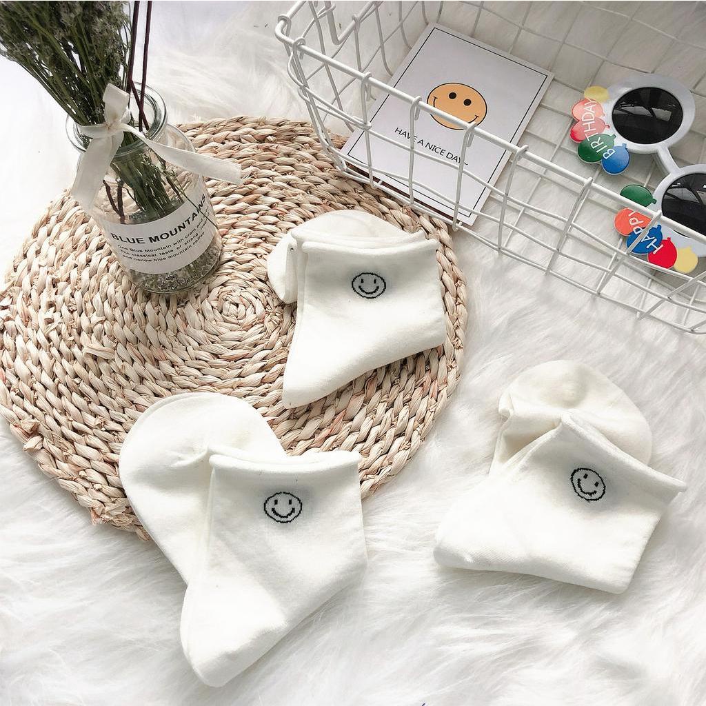 Đôi tất in hình mặt cười trơn trắng xinh xắn dạng lửng thời trang Hàn Quốc dành cho nữ
