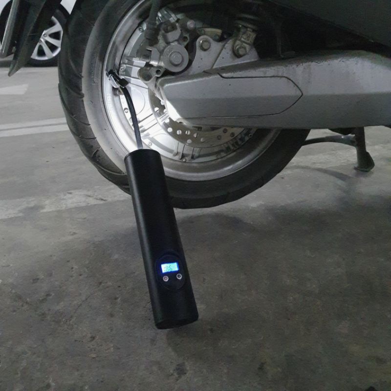 Máy Bơm Điện Tử Cầm Tay Thông Minh Đa Năng | Bơm Lốp Ô Tô , Xe Máy,Bóng...Tích Hợp Đèn Flash, Pin Lithium Có Thể Sạc Lại