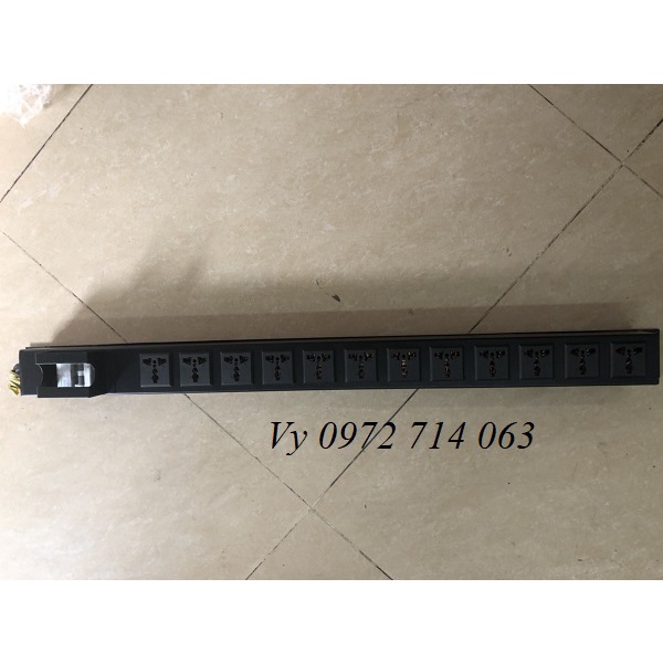 Thanh nguồn PDU 12 ổ cắm điện 3 chấu đa năng có Aptomat 32A lắp dọc tủ rack