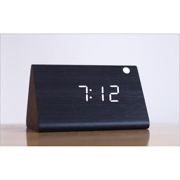 (HCM) Đồng hồ LED để bàn giả gỗ tam giác - đẹp, sang trọng, bền