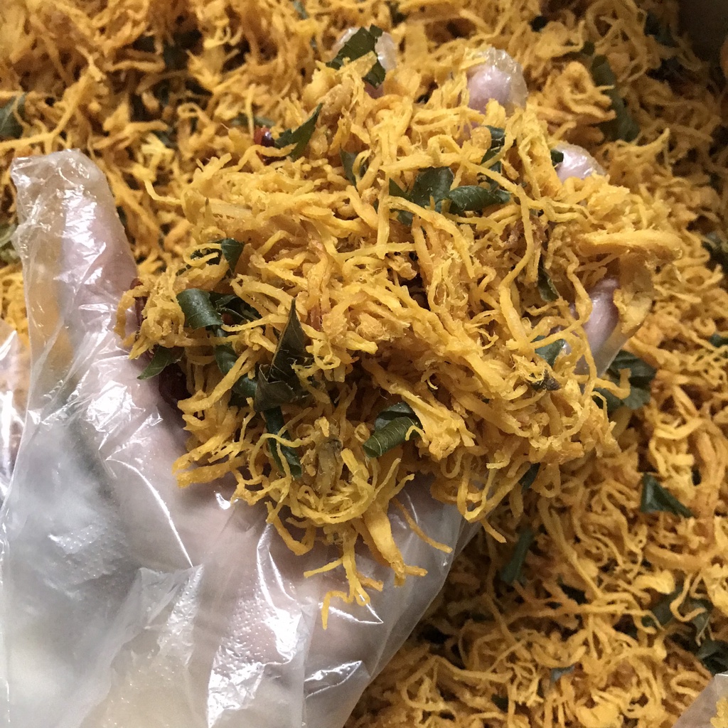 [Mã GROXUAN1 giảm 8% đơn 150K] Khô Gà Lá Chanh 250g, Khô Gà Xé Sợi To Cay Vừa, Đồ Ăn Vặt Nhà Sóc Ngon Bổ Rẻ Sạch | BigBuy360 - bigbuy360.vn