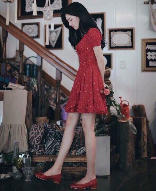 Đầm xoè đỏ chấm bi tay phồng eo nơ