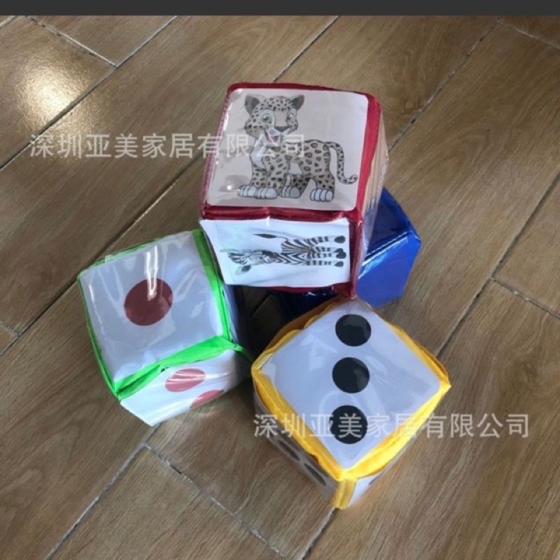 Xúc xắc xí ngầu cài thẻ