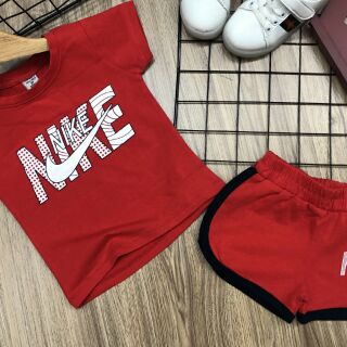 Bộ đùi bé gái thể thao