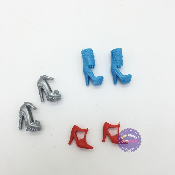 Vỉ đồ chơi giày, dép, guốc cao gót cho búp bê 20 bịch bằng nhựa