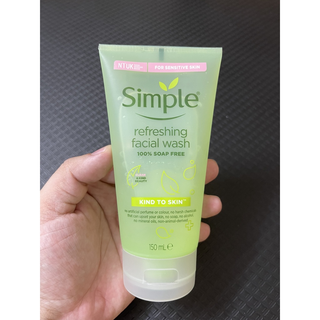 Sữa rửa mặt Simple 150ml Refreshing Facial Wash