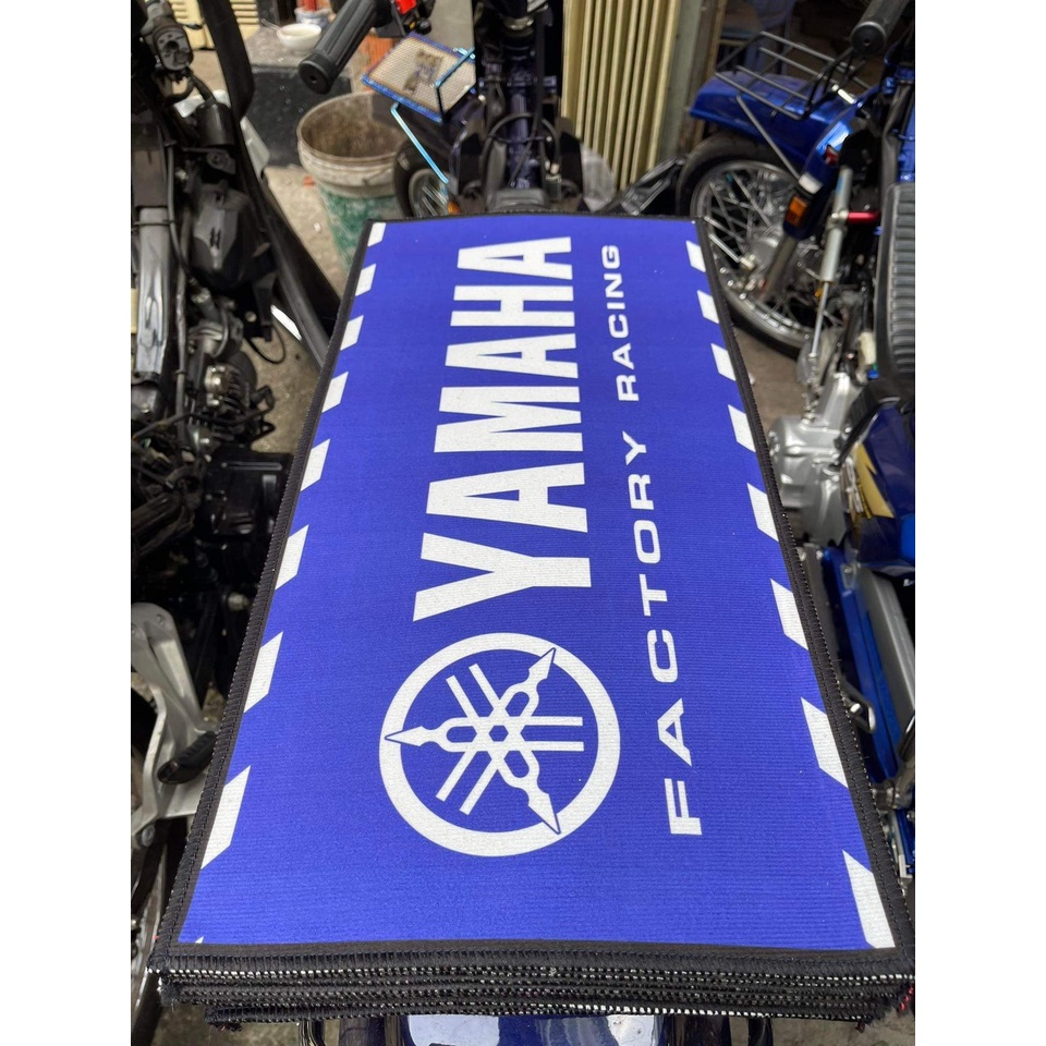 THẢM CAO SU LÓT TRƯNG BÀY XE MÁY SIÊU BỀN ĐẸP