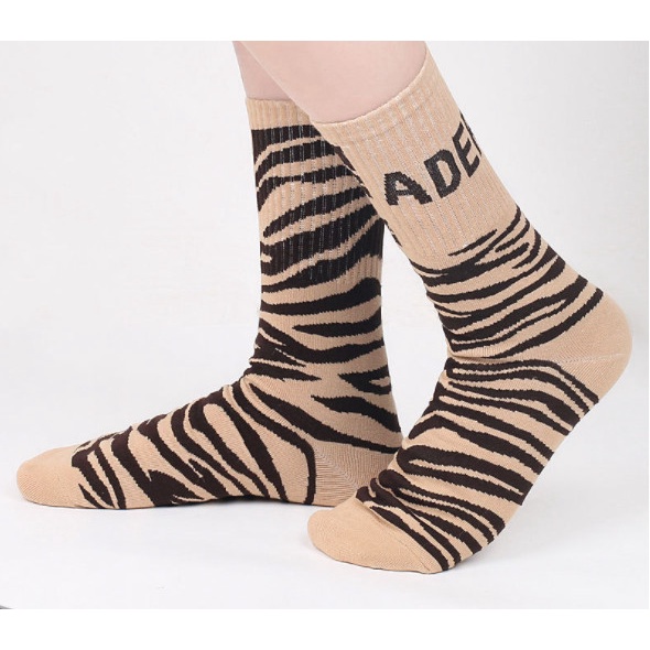 Vớ ADER Ngựa Vằn cao cổ Nam Nữ phong cách thể thao, trẻ trung, năng động.