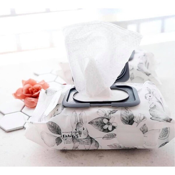 Khăn ướt MOMO RABBIT LAB65 có nắp 70 Tờ - Monnie Center
