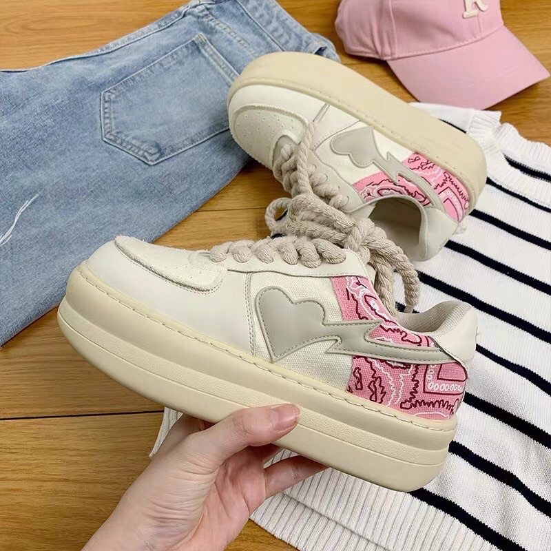 Giày thể thao nữ họa tiết hình trái tim, đế cao 4cm siêu Hót