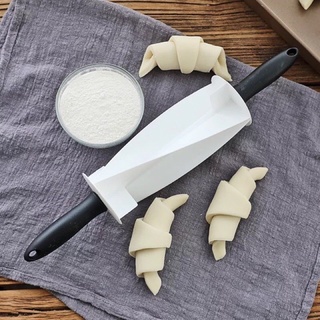 Dụng cụ cắt bột làm bánh sừng bò