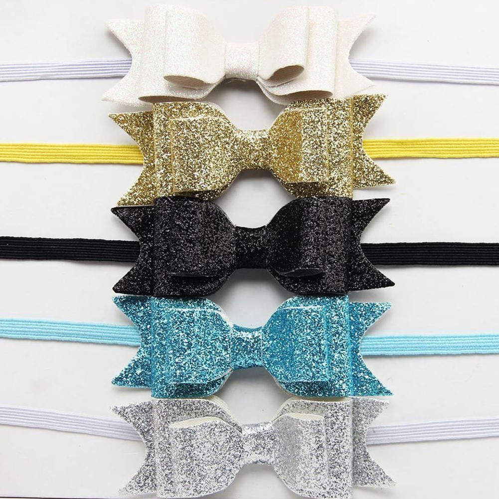 Cột nơ kim tuyến đáng yêu.