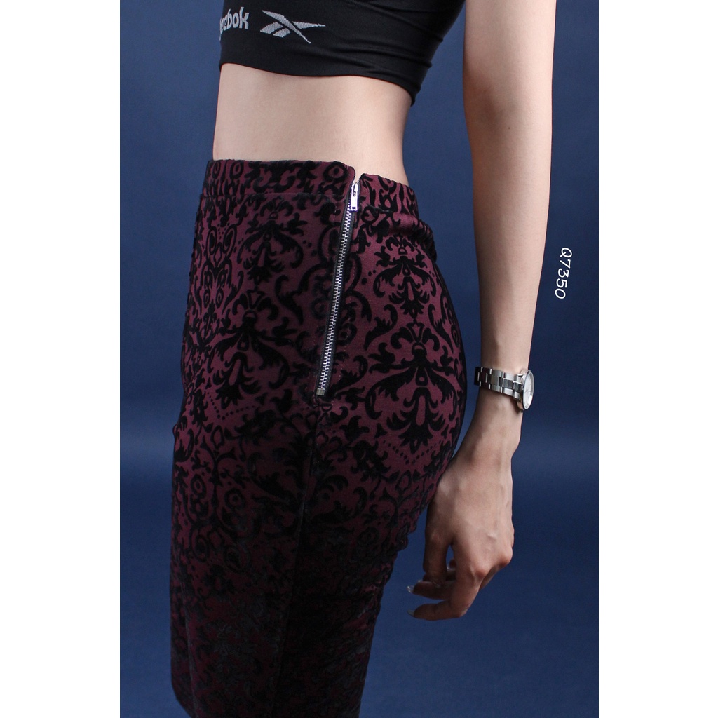 Q7350 - Quần nhung F21 dây kéo hông in hoa văn