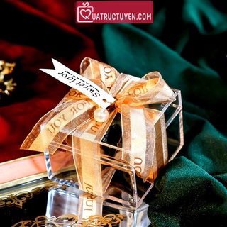 Hộp đựng quà trong suốt mica cứng thắt ruy băng, đính ngọc, rơm lót, hộp trong suốt trang trí