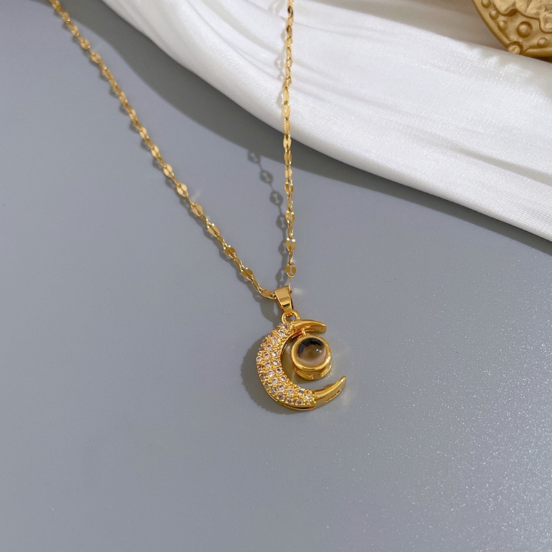 Vòng cổ Mặt Hình Mặt Trăng Và Chữ I Love You Bằng Thép Không Gỉ Đính Đá Zircon 100 Ngôn Ngữ Lãng Mạn