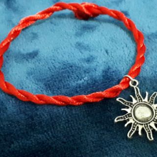 Dây đeo tay charm chỉ đỏ may mắn
